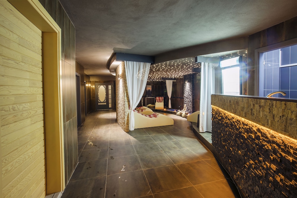 Hawaii Suite Beach Hotel 25/50
