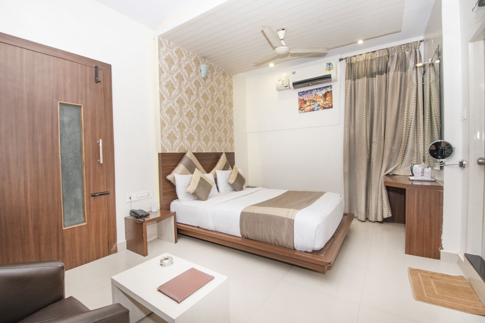 Aishwarya Suites 32/68