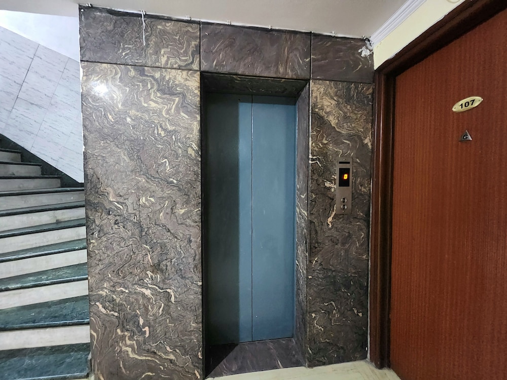 Oyo Rooms 760 Karol Bagh Metro Station 37/50