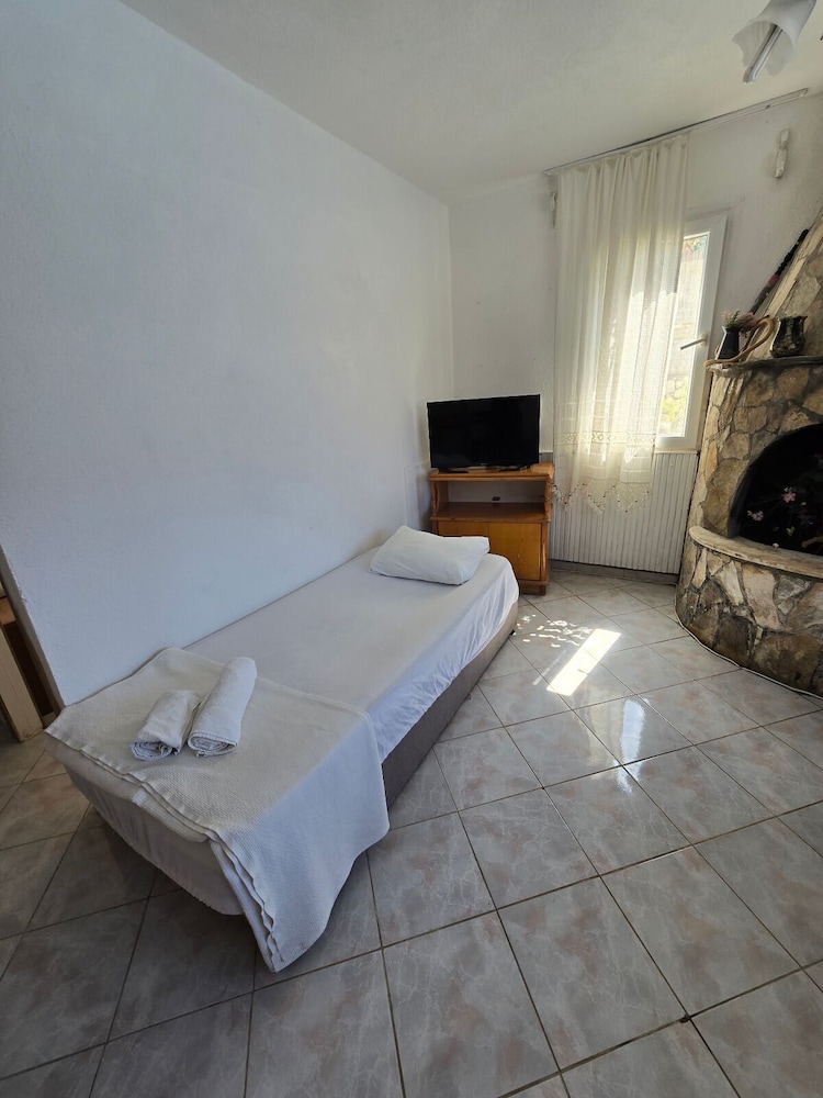 1 BEDROOM, APARTMENT
