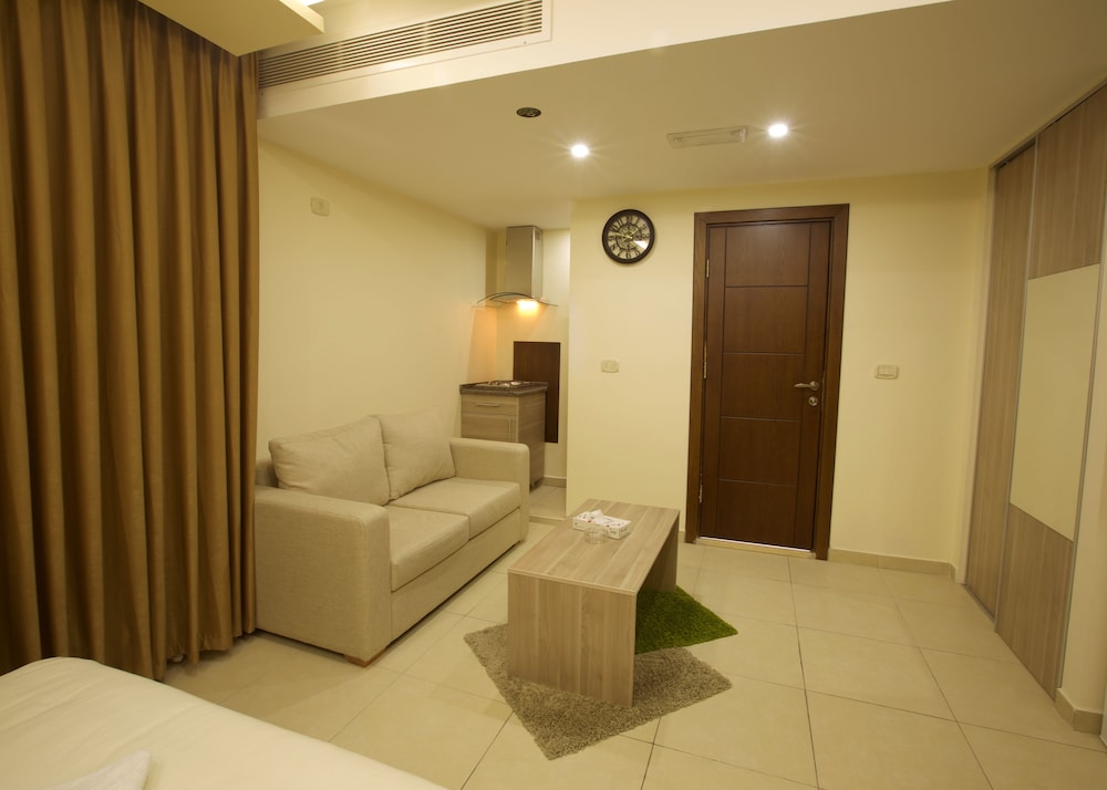 Lujain Hotel Suites 37/50