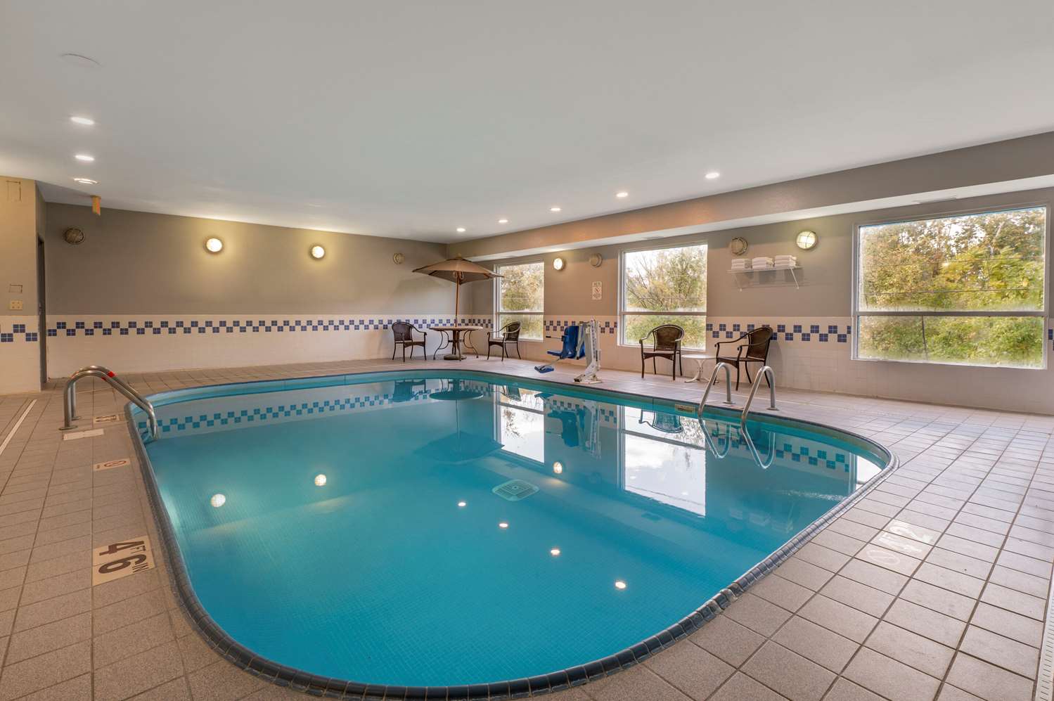 Comfort Inn & Suites Zanesville OH 22/27