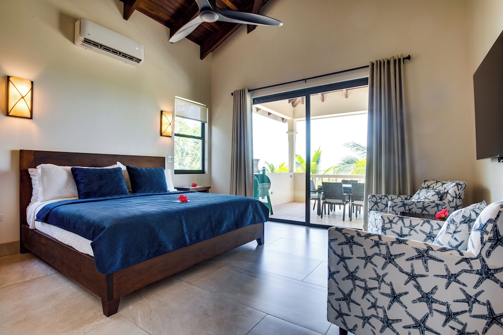 4 Bedrooms, Beach House, 2 Double Beds, 3 King Beds, with Pool