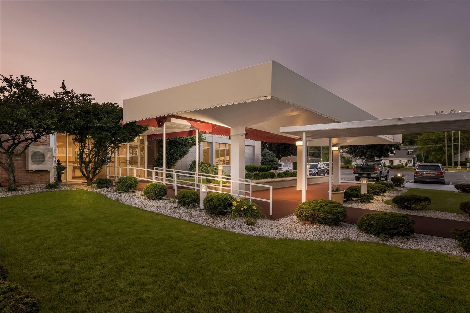Howard Johnson By Wyndham Albany 41/43