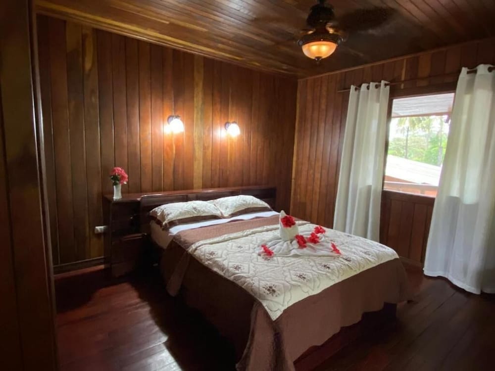 Miss Junies Lodge 12/44