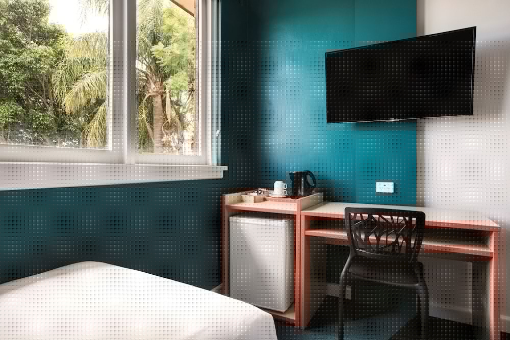 Greenacre Hotel 43/53