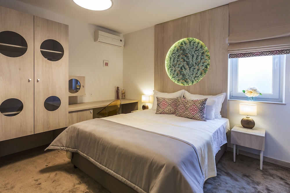 2 BEDROOMS, LUXURY, SUITE, BALCONY