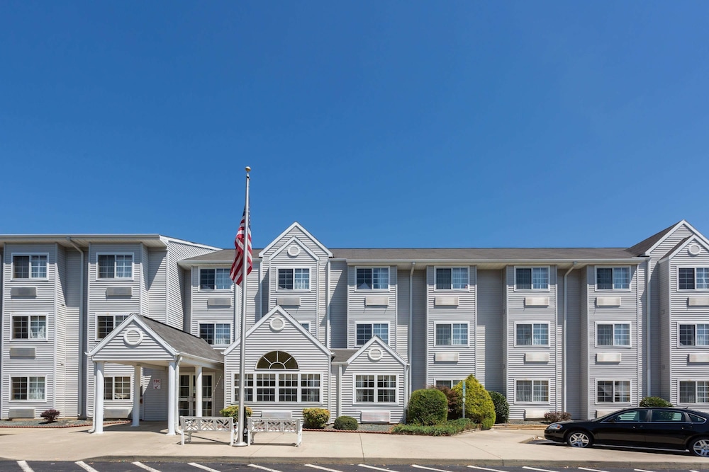 Microtel Inn Suites By Wyndham Hillsborough 5/25