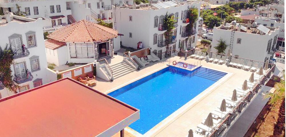 La Maison Apartments 7/52