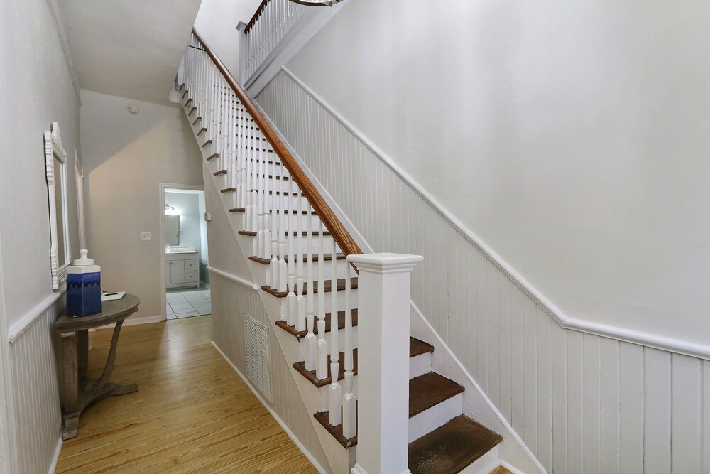 Gallery Stays - Parkside Manor 3/52