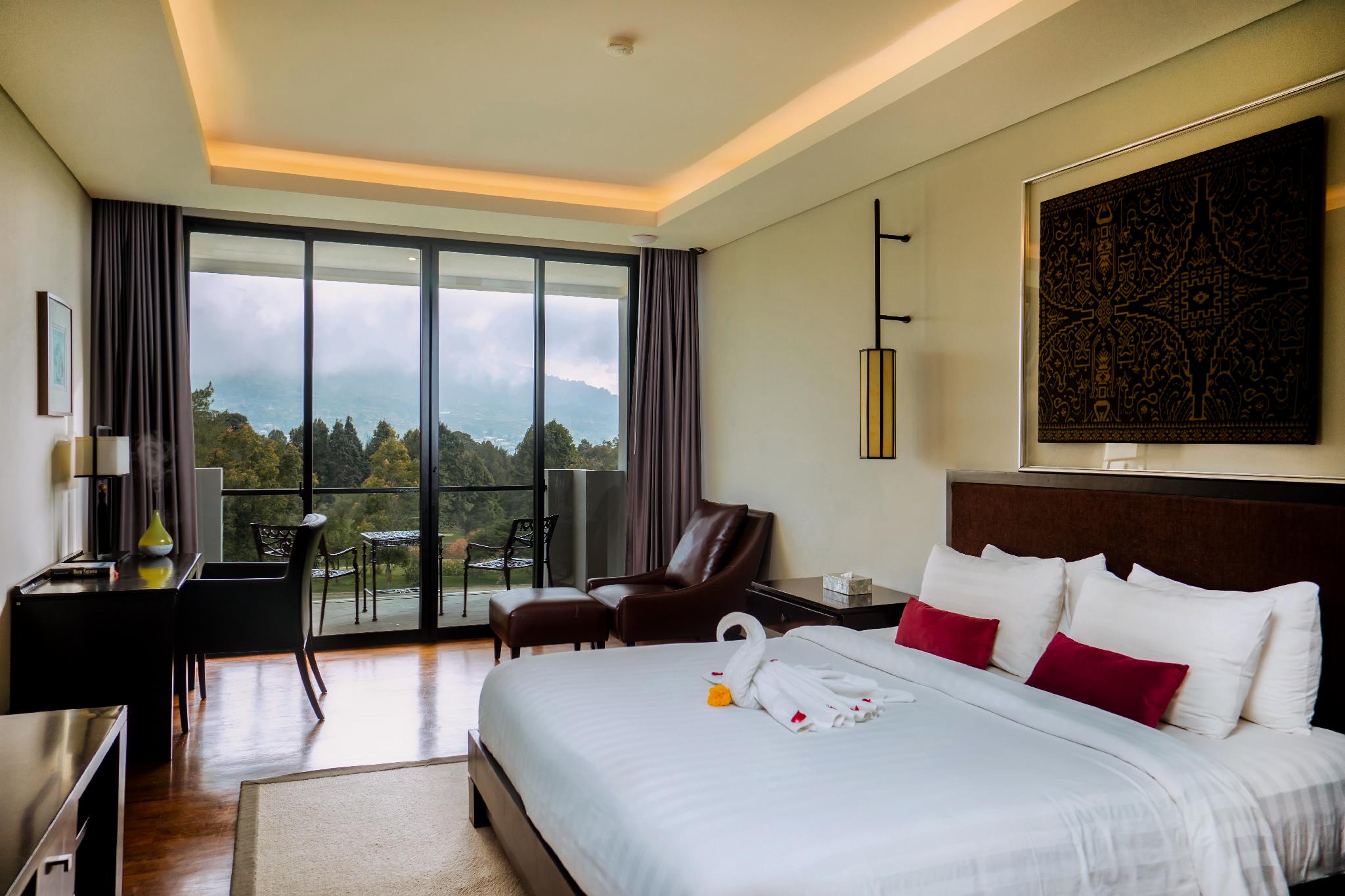 Deluxe, Double Bed, Golf Course View