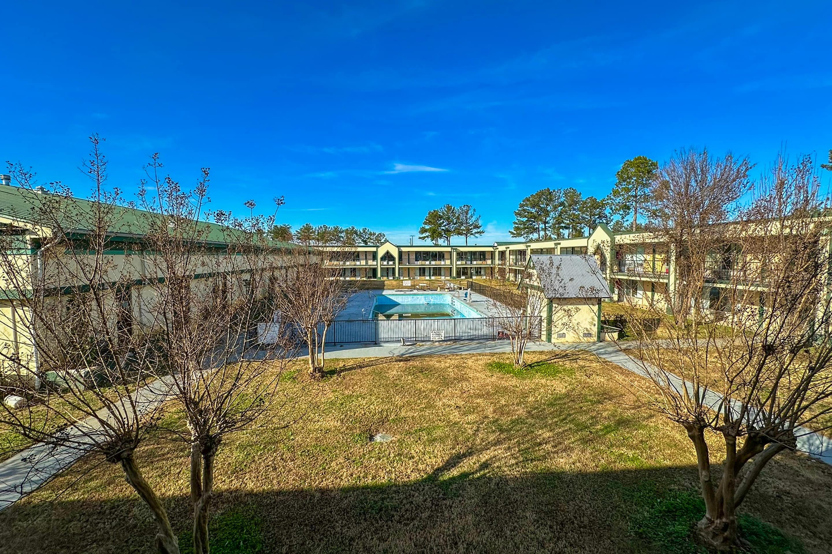 Super Inn & Suites by OYO Milledgeville 74/83