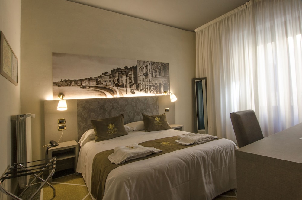 Hotel Maria 6/17