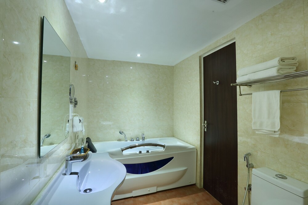 Treebo Select Cochin Legacy 42/48