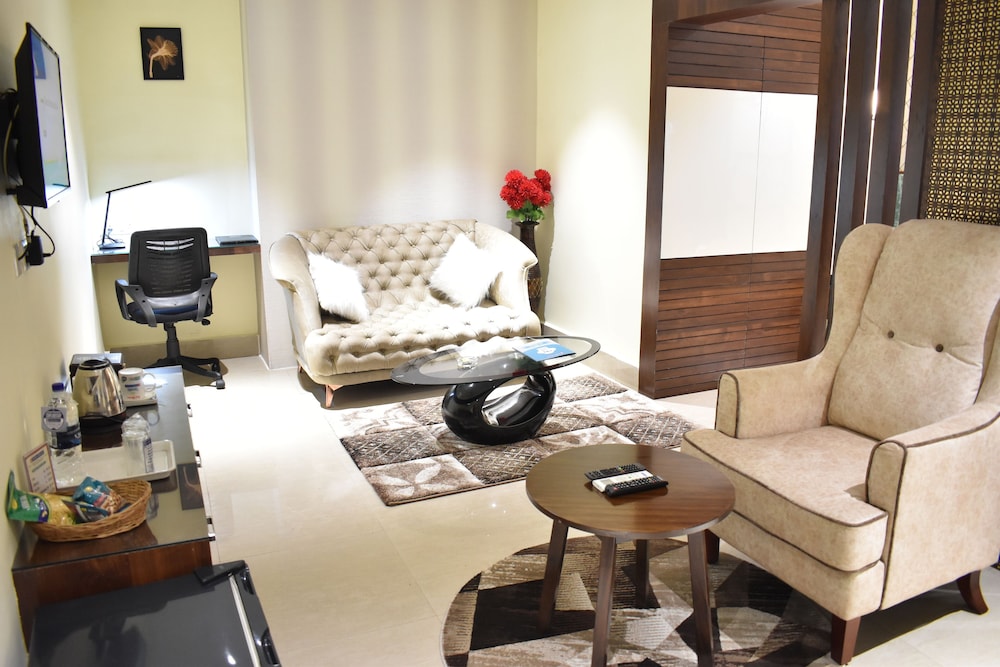 HOTEL RADHIKA REGENCY 29/50