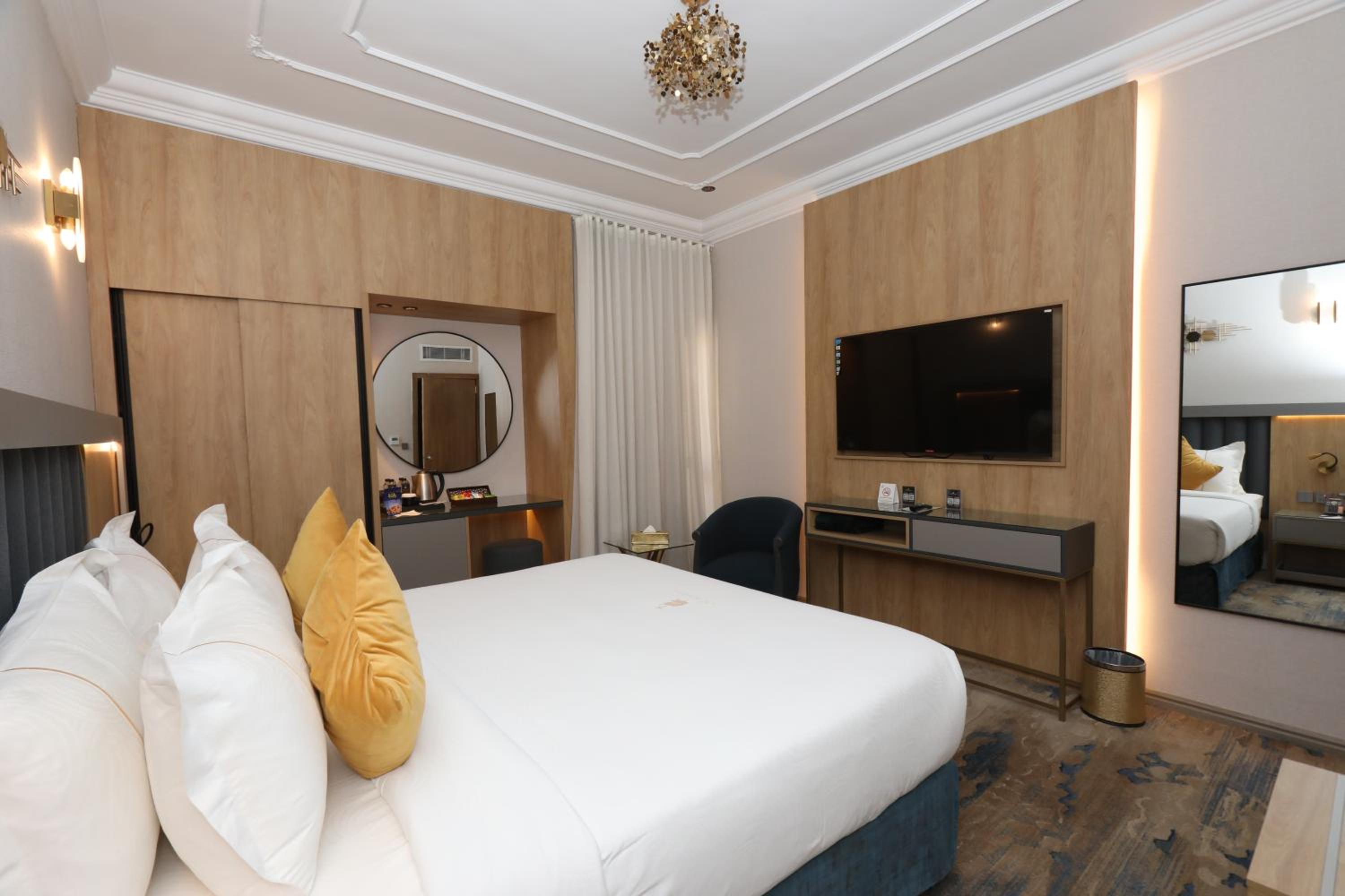 غرفة قياسية بسرير كينج وسرير كوين، فندق ايه دبليو الرياض(AW Hotel Riyadh) 7/10