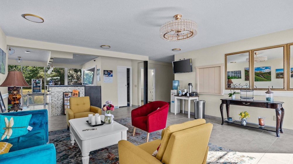 Red Arrow Inn & Suites, a Travelodge by Wyndham 7/22