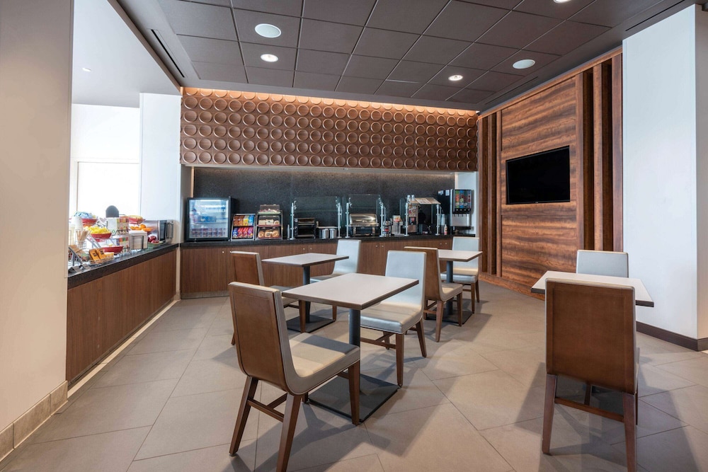 Hampton Inn San Jose Cherry Ave 20/26