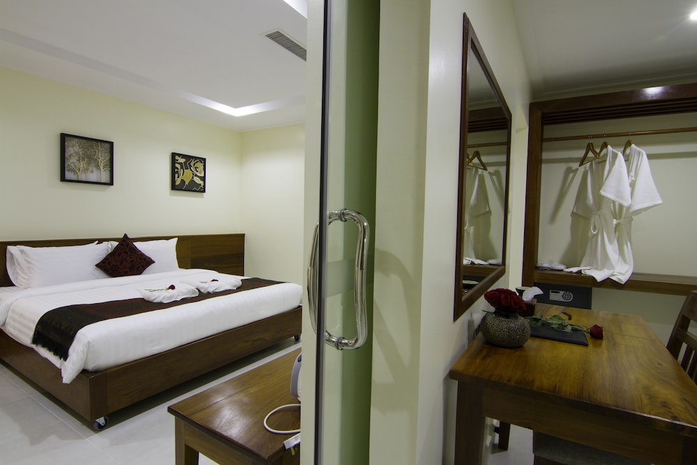 Rose Emerald Hotel 13/63