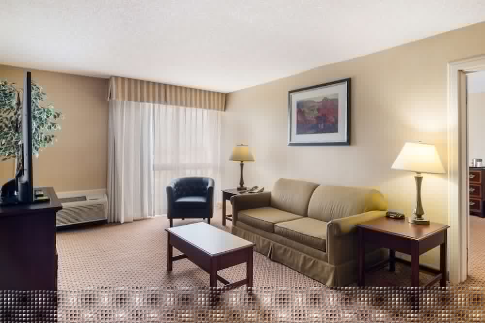 Red Lion Hotel Conference Center Cheyenne 32/65