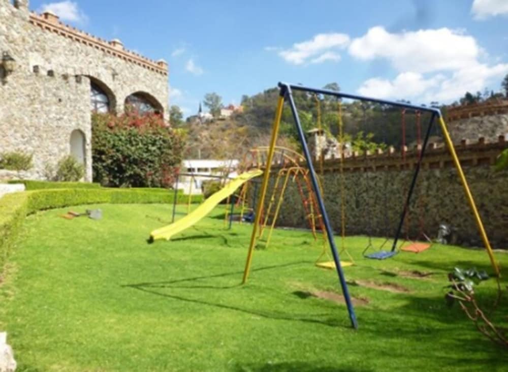 Hotel Castillo Santa Cecilia 34/70