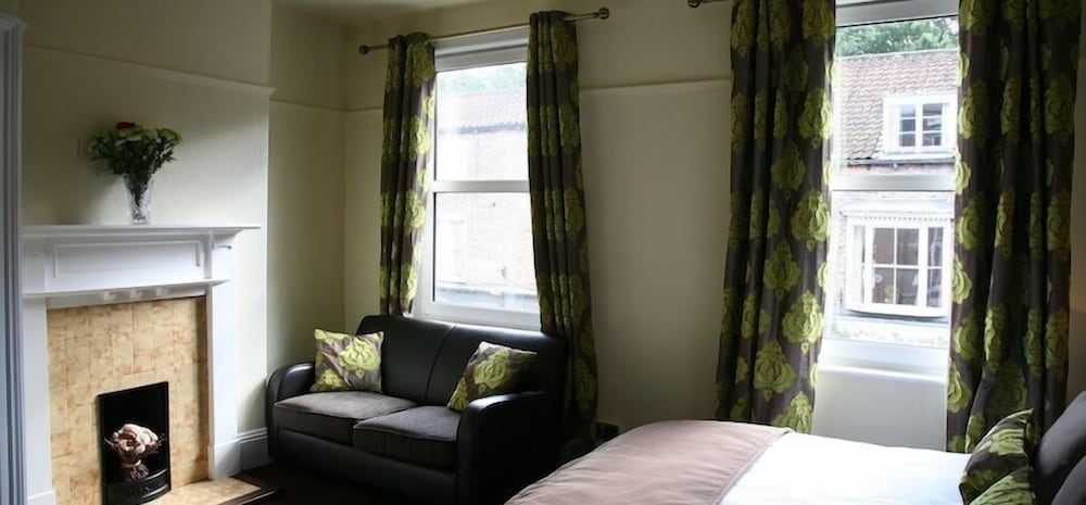 Gillygate Guest House 42/50