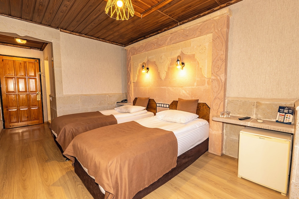 Ciner Hotel 12/50