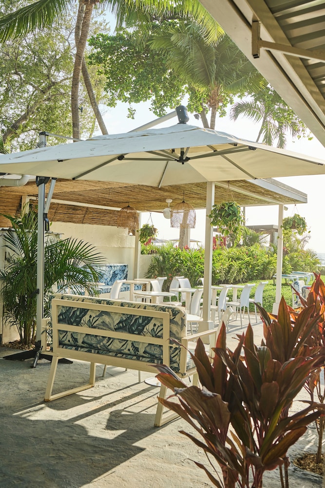 Perla de la Playa Beachfront Hotel 20/48
