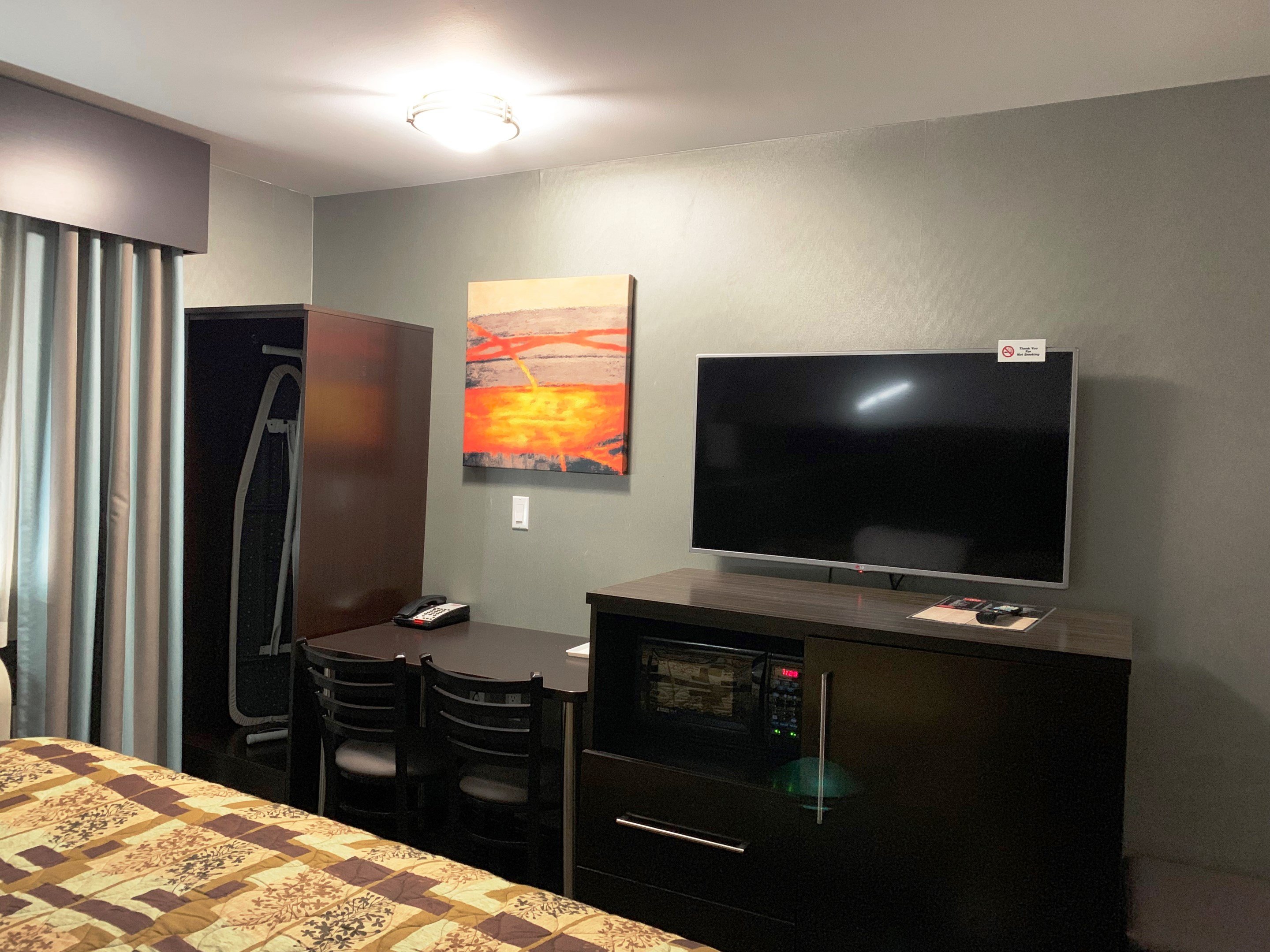 Red Carpet Inn Elmwood Park 37/48