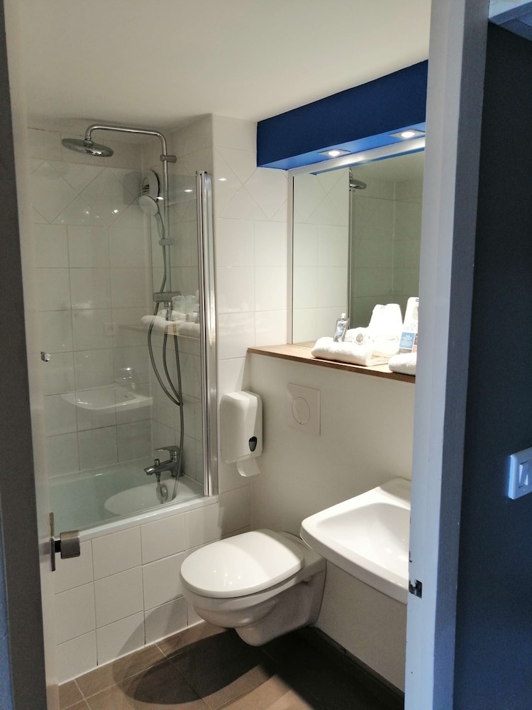 Hotel KYRIAD CARCASSONNE - Aeroport 47/49