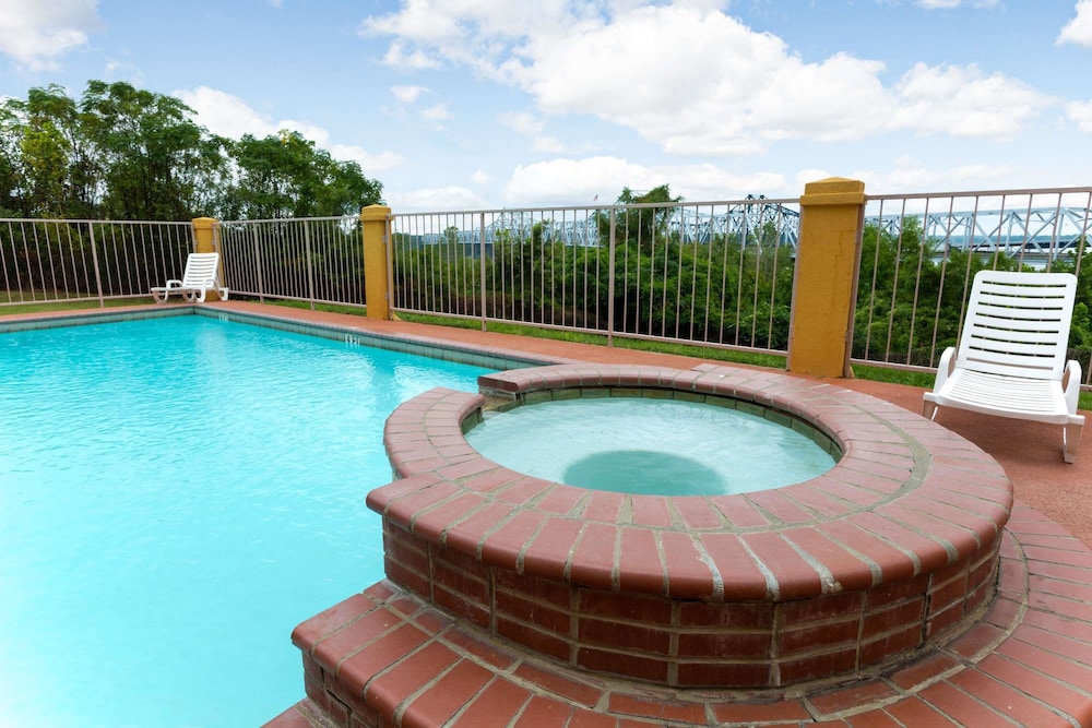 Days Inn & Suites By Wyndham Vicksburg 22/33