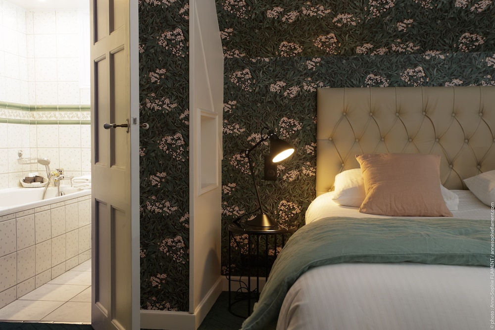 Manoir Hotel 11/50