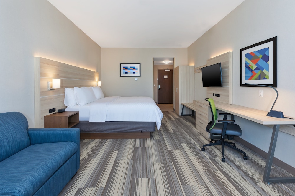 Holiday Inn Express Suites Grand Rapids Airport South 18/39