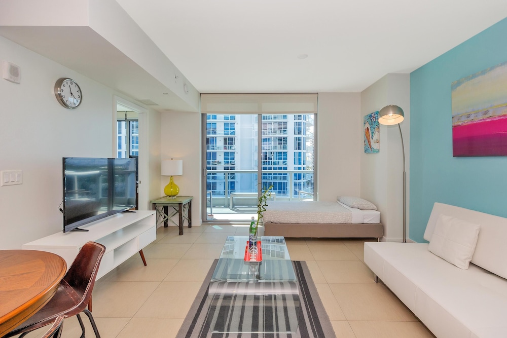 Dharma Home Suites Miami At Monte Carlo 29/53