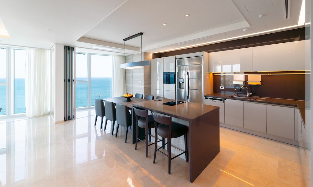 NEWCZ LCT RESIDENCE 30/48