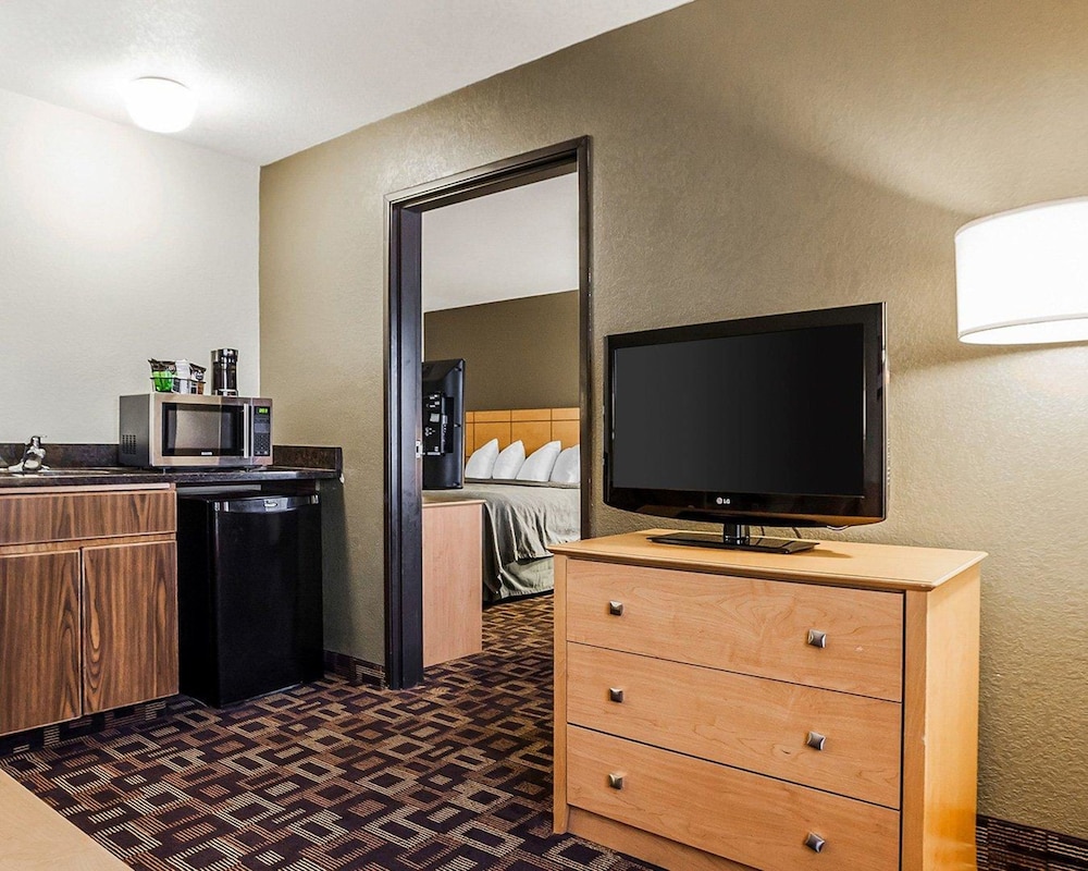 Quality Inn & Suites Des Moines Airport 42/50