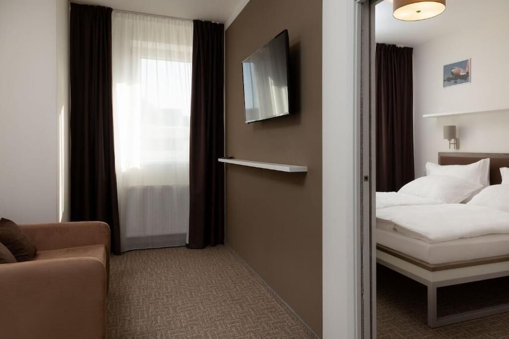 Sky Hotel Prague 8/28