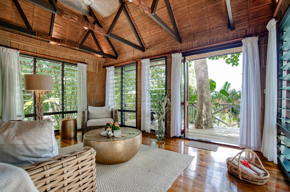 Matangi Private Island 24/50