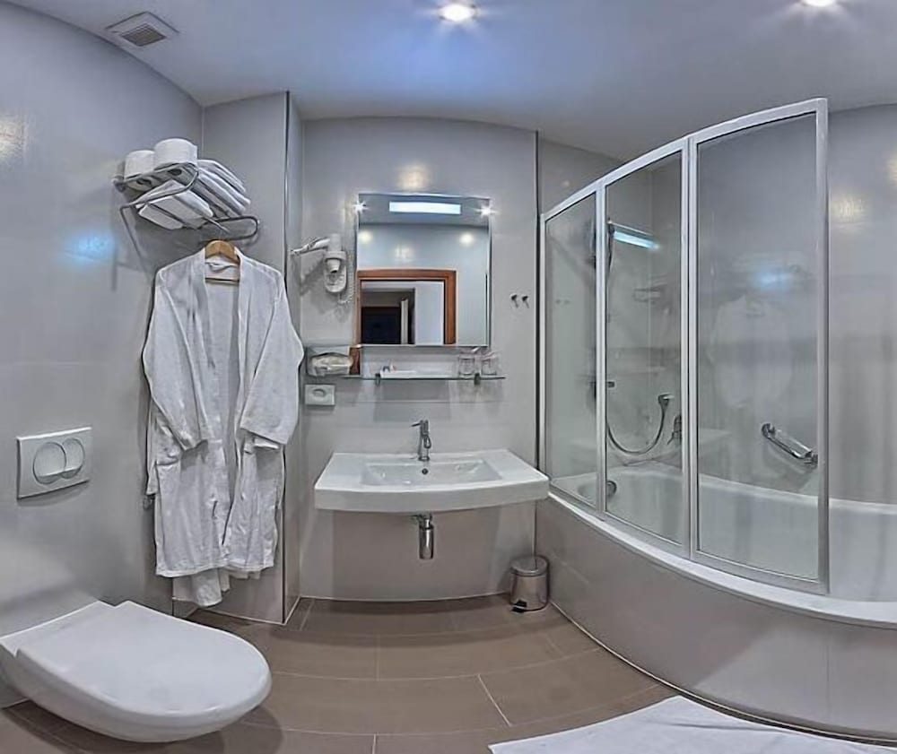 Hotel Monika 66/73