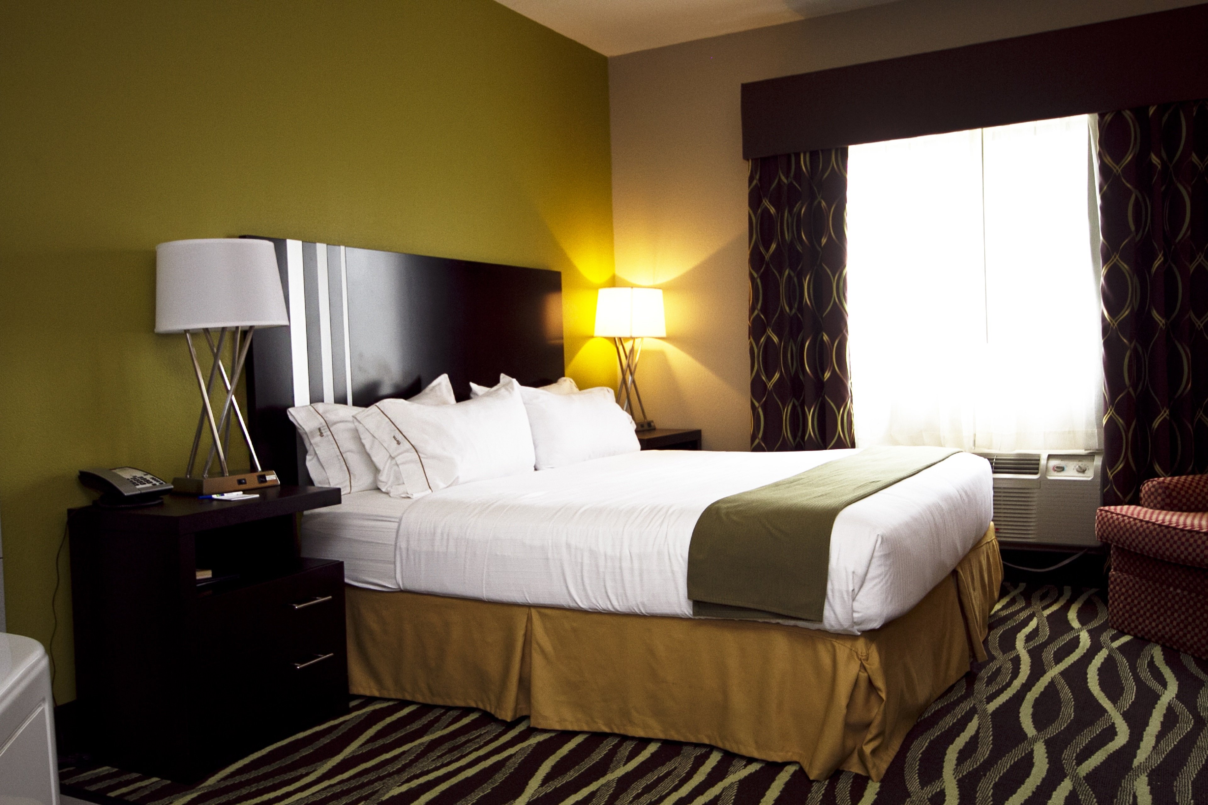 HOLIDAY INN EXPRESS ADRIAN 24/48