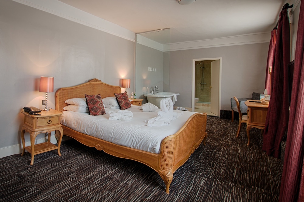 Saracens Head Hotel 12/50