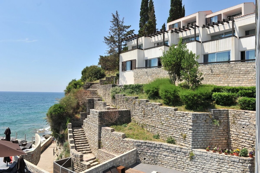 Avala Resort and Villas 42/50