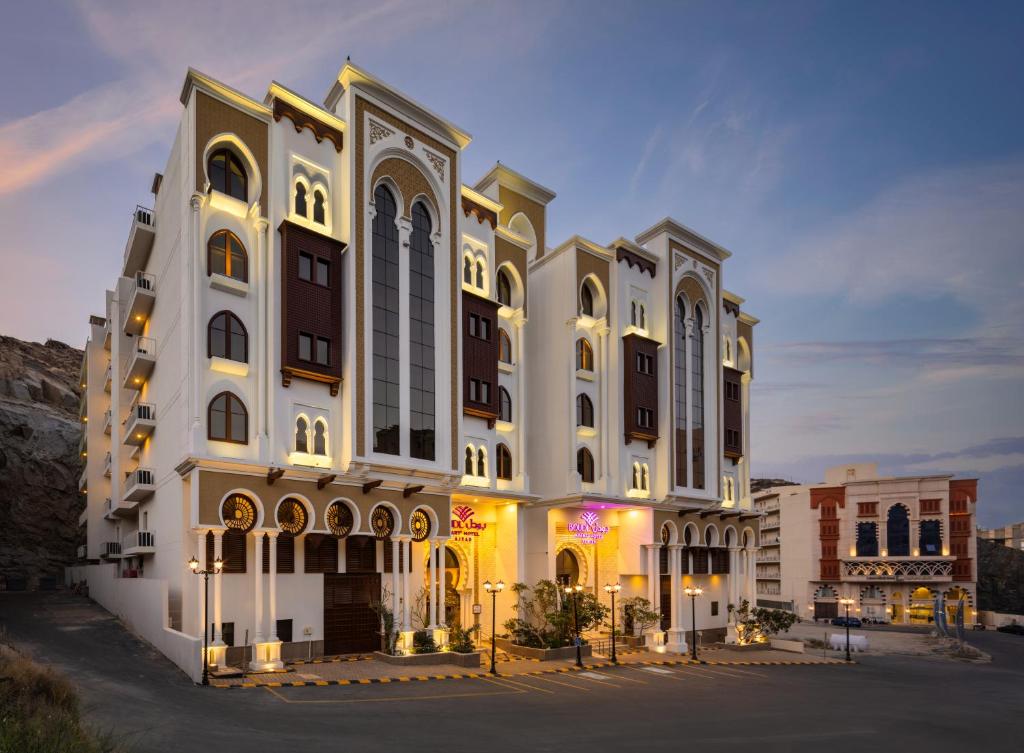 بودل أجياد مكة(Boudl Ajyad Mecca) 4/28