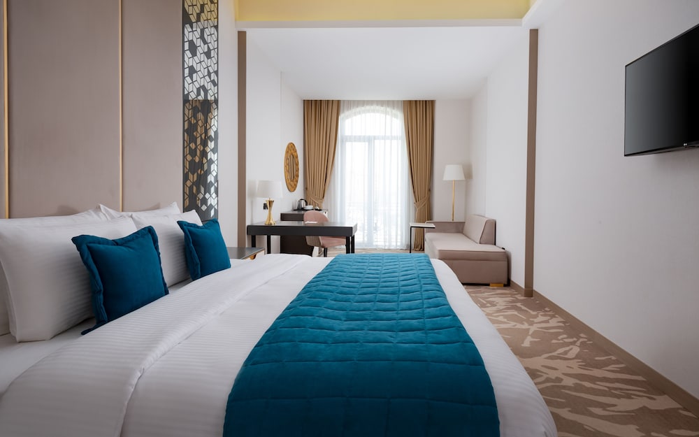 Superior, King Bed, Mercure Tashkent 2/3