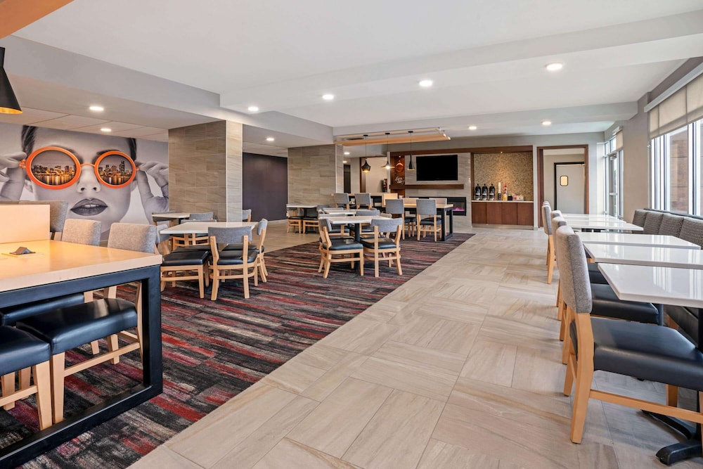 La Quinta Inn And Suites By Wyndham Seattle Federal Way 37/49
