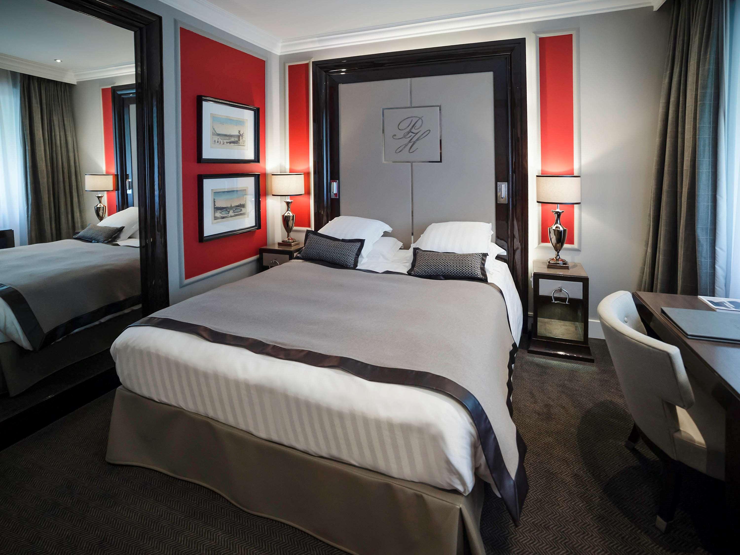 CLASSIC, DOUBLE BED, CITY VIEW