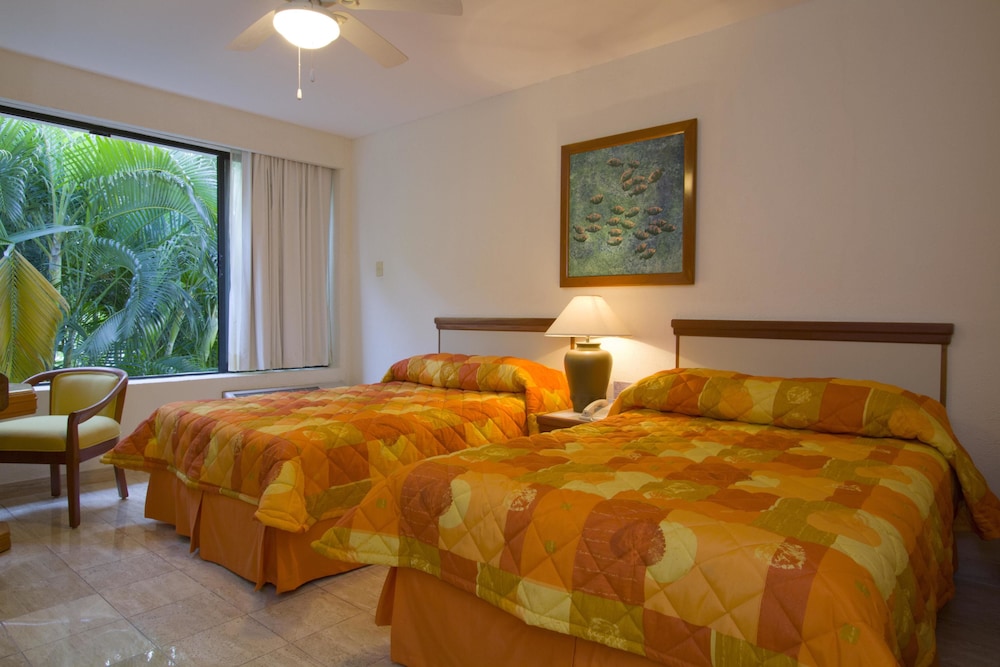 Ocean Breeze Hotel Acapulco 7/40