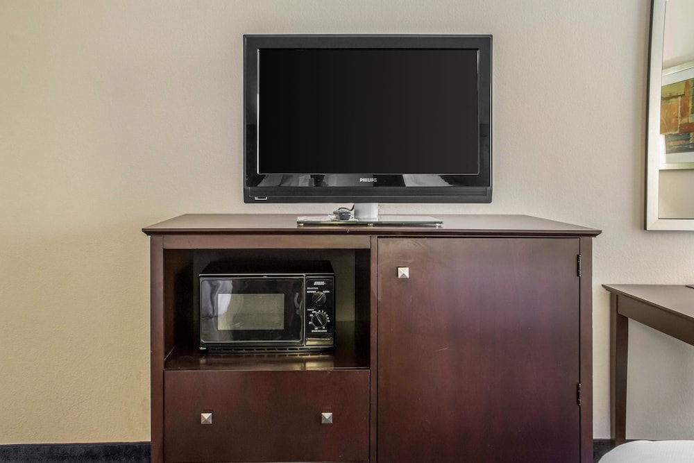 Econo Lodge Ankeny Des Moines 16/36