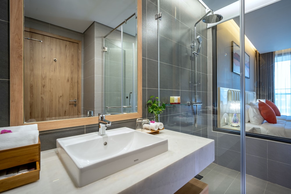 DeLaSea Ha Long Hotel 49/50