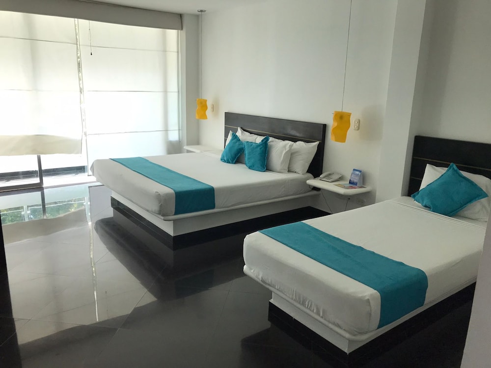 Hotel Paraiso Estudios 6/28